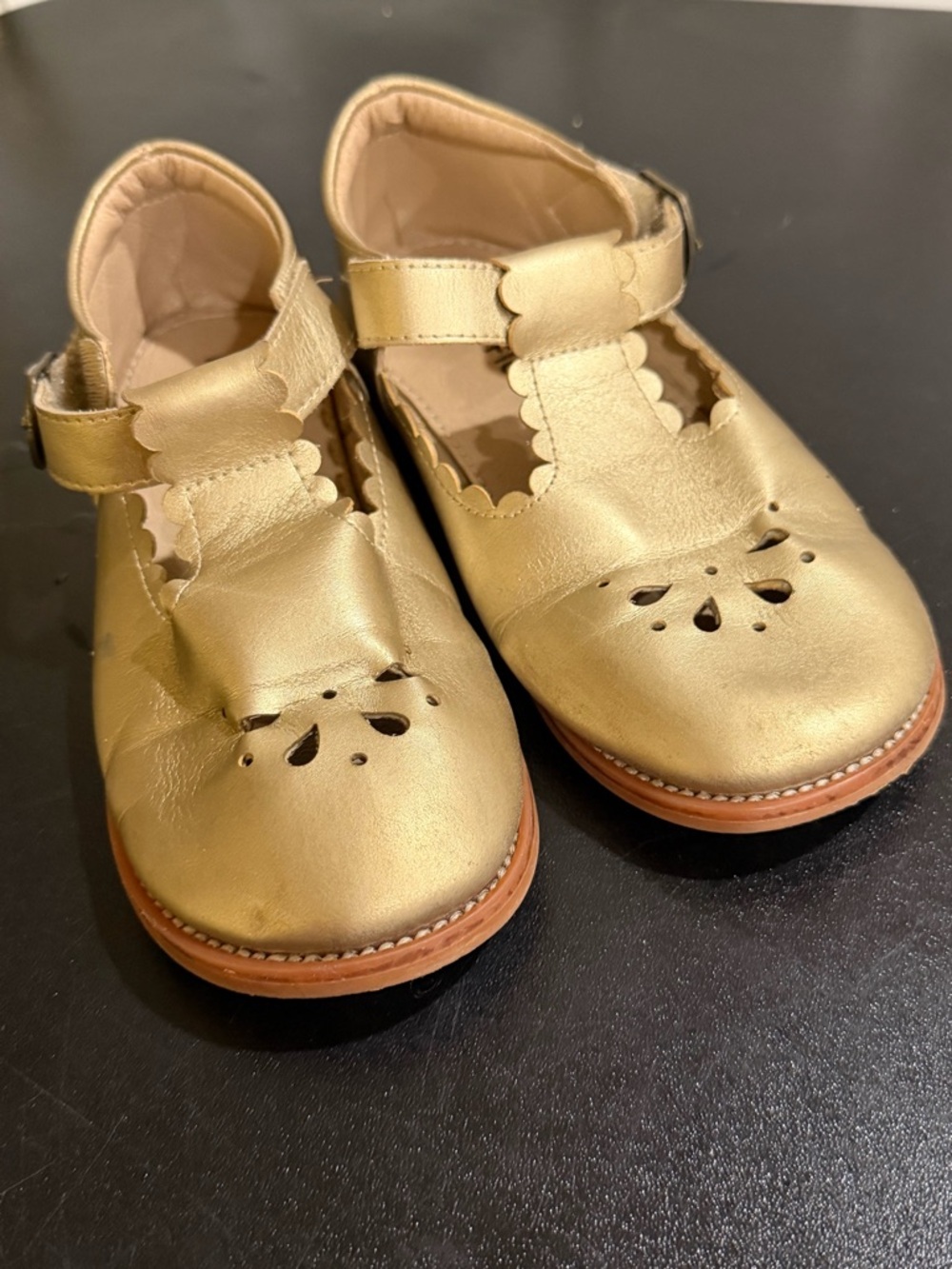 Girls Metallic Gold Mary Jane Shoes - Classic Scalloped Design size 12